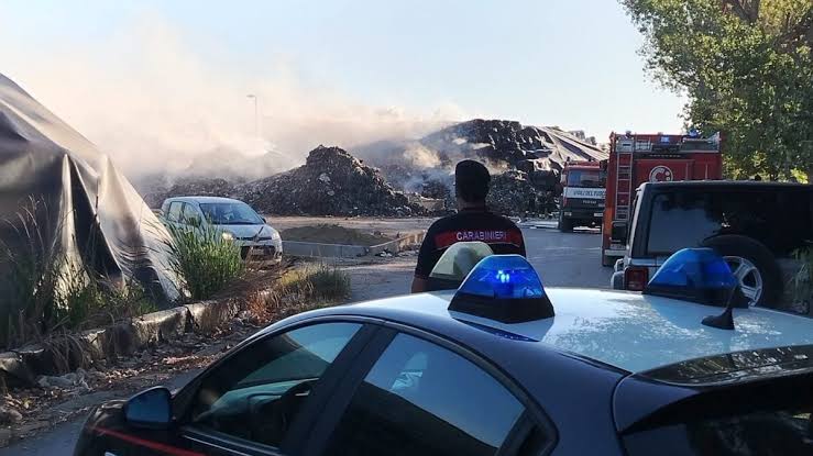 dopo airola brucia taverna del re ancora rifiuti in fiamme 232 emergenza in campania da Anteprima24.it dopo airola brucia taverna del re ancora rifiuti in fiamme 232 emergenza in campania