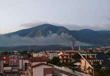 Airola, nuovo incendio nell’ex Ecofalzarano: le fiamme ripartono nel capannone di via Carracciano Incendio airola ripartito