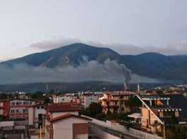 Airola, nuovo incendio nell’ex Ecofalzarano: le fiamme ripartono nel capannone di via Carracciano Incendio airola ripartito