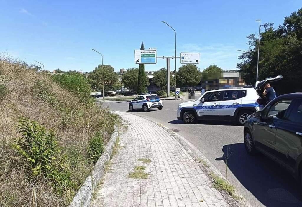 incidente rotonda delle scienze, moto e furgone