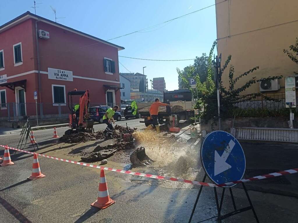 Operai Gesesa guasto viale Mellusi