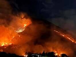 VIDEO/ L’inferno sul Monte Caruso: fiamme vicino alle case e 50 ettari in cenere