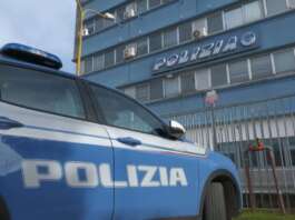 Aggredisce i poliziotti durante un controllo: arrestato 27enne