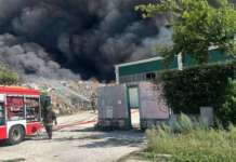 Incendio di Airola e miasmi, De Iapinis e De Stasio: “Non abbiamo più neppure l’aria buona” Rogo rifiuti area Pip Airola