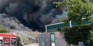 Incendio Airola, Arpac: “Tutti i valori delle diossine sotto la soglia” Rogo rifiuti area Pip Airola
