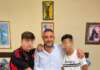 A scuola con il coltello dopo la lite, il sindaco mette pace: stretta di mano in Comune Stretta di mano Comune, ragazzo coltello