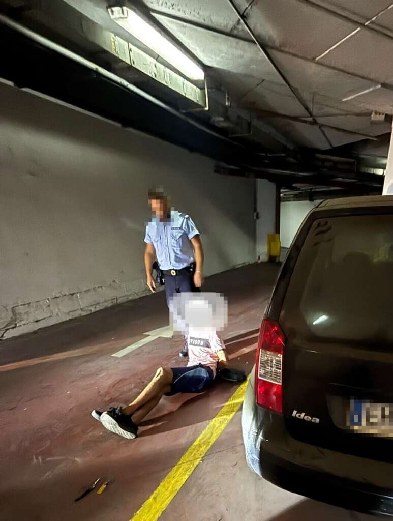 Uomo arrestato al Centro Direzionale con un coltello

