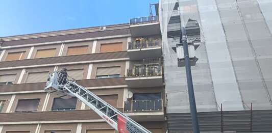 Operaio precipita dal quarto piano durante i lavori: trasportato in ospedale in codice rosso