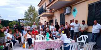 Ercolano, la sindaca Garzia in mezzo alla gente di via Casacampora per annunciare i lavori delle fognature