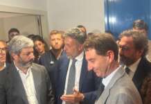 Tra tagli del nastro, sirene spiegate e gli “eroi” del Covid dimenticati