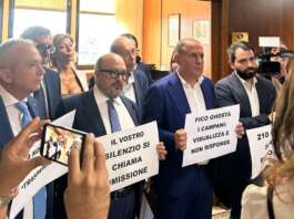 L’opposizione regionale mostra gli artigli: blitz negli uffici del presidente Manfredi