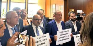L’opposizione regionale mostra gli artigli: blitz negli uffici del presidente Manfredi