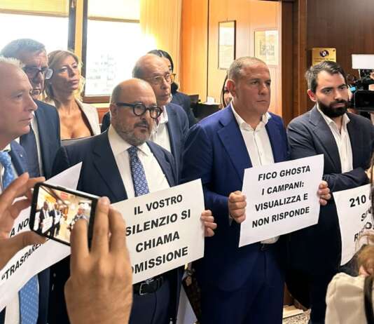 L’opposizione regionale mostra gli artigli: blitz negli uffici del presidente Manfredi