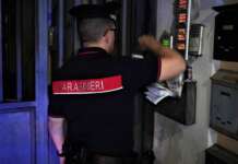 Esce di casa nonostante i domiciliari, ma incontra i Carabinieri: arrestato