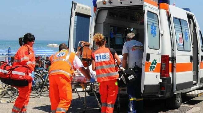 malore fatale in spiaggia muore un 67enne irpino da Anteprima24.it malore fatale in spiaggia muore un 67enne irpino