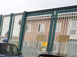 Protesta in carcere, detenuti tentano di abbattere lo sbarramento