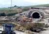 Soldi nei panettoni e operai sfruttati: cosa succedeva nei cantieri dell’Alta Velocità Napoli-Bari