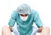 Si finge ginecologo e adesca diciotto donne: rinviato a giudizio 44enne campano