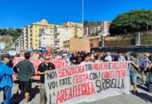 Campi Flegrei, corteo sfollati Pozzuoli e comitati Bagnoli: “Priorità a case e salute, non a grandi eventi”