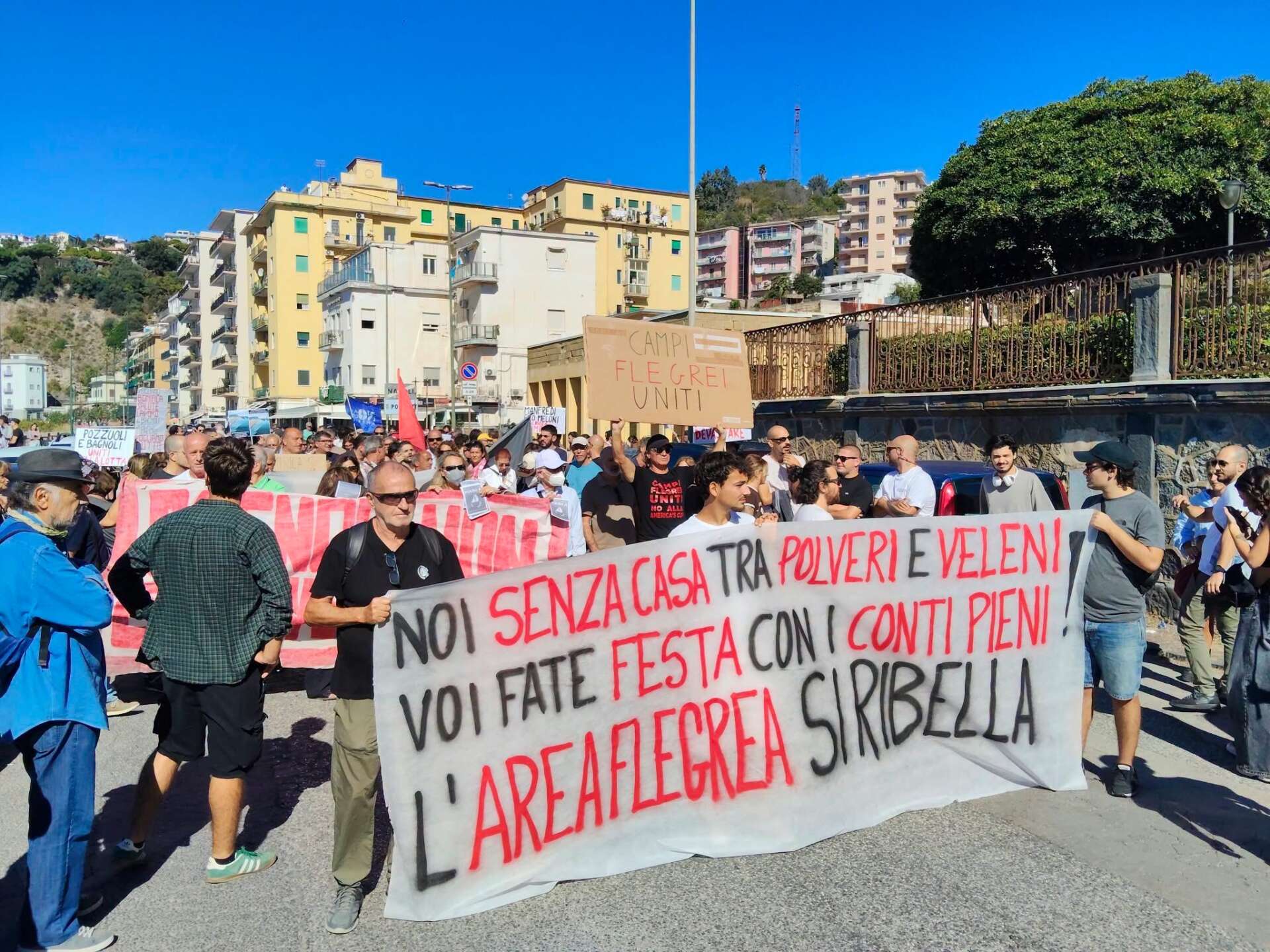 campi flegrei corteo sfollati pozzuoli e comitati bagnoli priorit224 a case e salute non a grandi eventi da Anteprima24.it campi flegrei corteo sfollati pozzuoli e comitati bagnoli priorit224 a case e salute non a grandi eventi