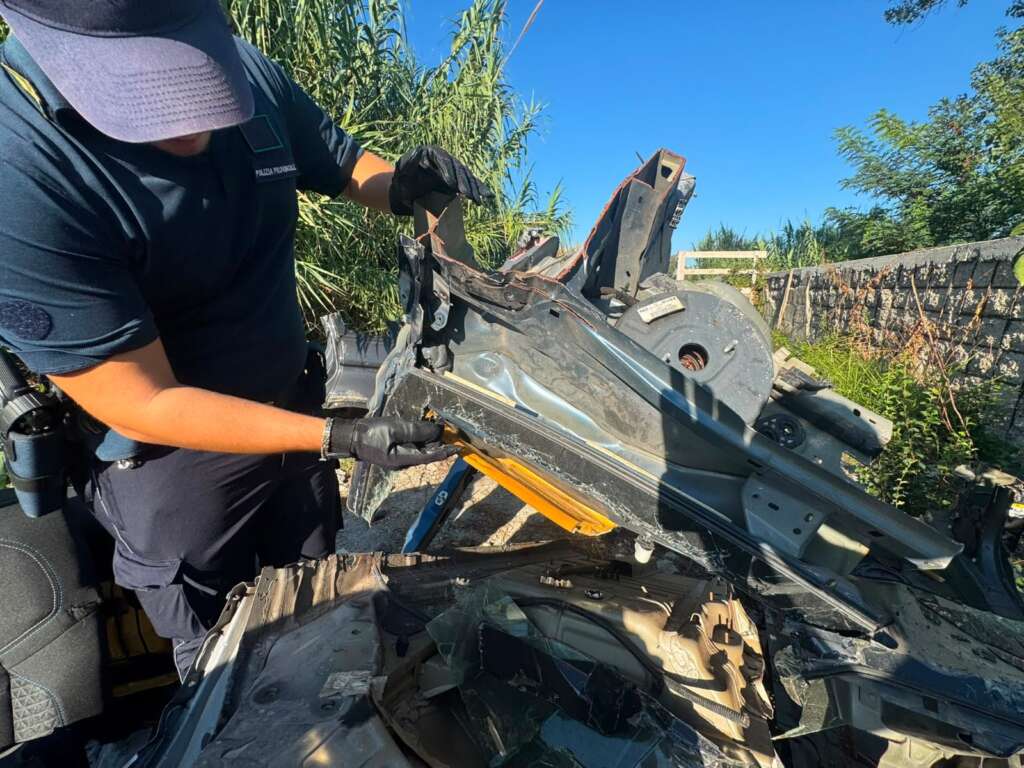Discarica auto Castel Volturno rubate