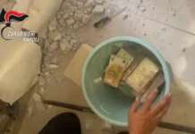 Banconote per oltre 3 milioni di euro nascoste nei muri con orologi lusso