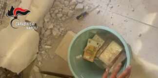 Banconote per oltre 3 milioni di euro nascoste nei muri con orologi lusso