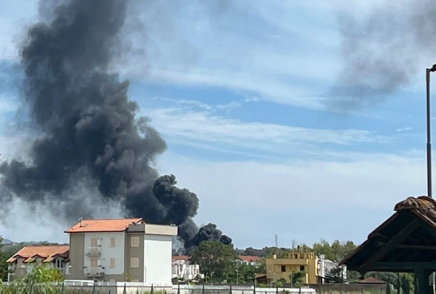 roghi tossici giugliano di nuovo sotto assedio da 15 giorni tappati in casa sabato protesta da Anteprima24.it roghi tossici giugliano di nuovo sotto assedio da 15 giorni tappati in casa sabato protesta