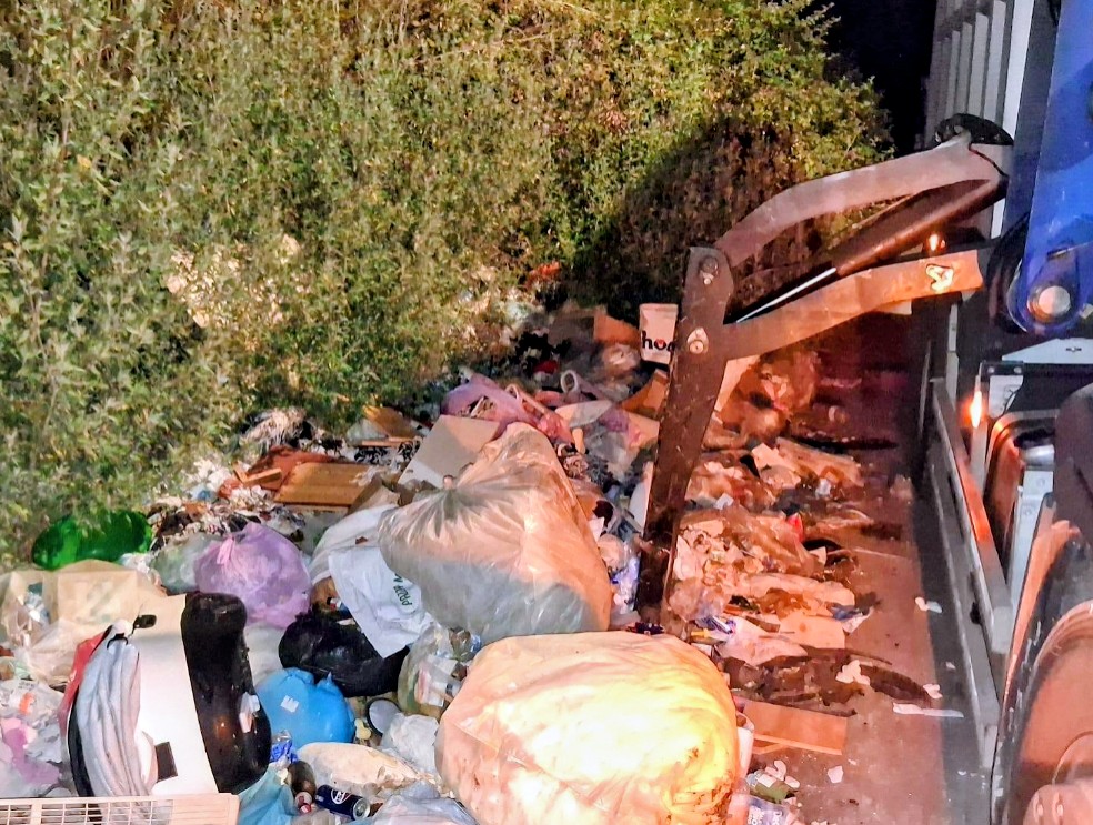 via vecchia aquino ripulita terzigno e boscoreale rompono il muro dei confini da Anteprima24.it via vecchia aquino ripulita terzigno e boscoreale rompono il muro dei confini
