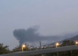 Vasto incendio a Ottaviano, alta colonna di fumo nero