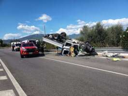 FOTO/ Ancora strade killer: furgone si capovolge, un morto e due feriti
