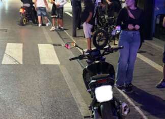 Pontecagnano, incidente nella notte: scontro auto-moto, un minore trasportato al Ruggi