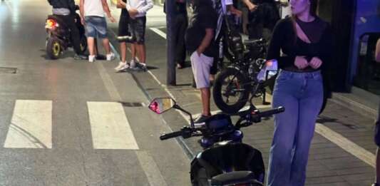Pontecagnano, incidente nella notte: scontro auto-moto, un minore trasportato al Ruggi