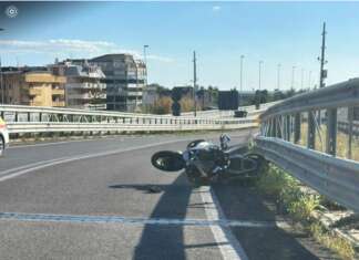 Impatto tra un’auto e una moto: muore un 31enne