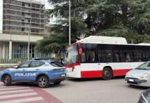 Battibecco con l’autista del bus per non aver pagato il biglietto: intervengono le forze dell’ordine