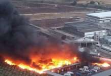 Giugliano, allarme dopo il rogo delle ecoballe: scatta il divieto di vendita dei prodotti agricoli