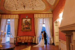 Cerimonia nella cappella di Villa Ravaschieri a Roccapiemonte, fotografo matrimonio stile reportage e spontaneo