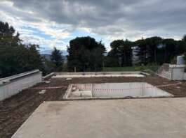 Maxi piscina abusiva in piena città: sequestro e denunce
