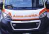 Il trattore si ribalta, agricoltore muore schiacciato ambulanza