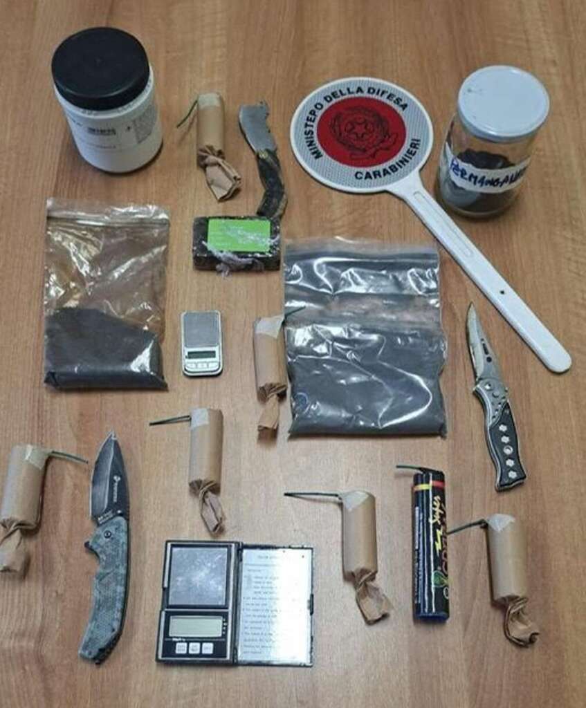Materiale esplosivo e droga