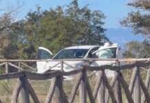 Uomo trovato morto in auto con profonda ferita alla gola auto uomo sgozzato agropoli