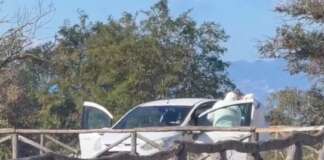 Uomo trovato morto in auto con profonda ferita alla gola auto uomo sgozzato agropoli