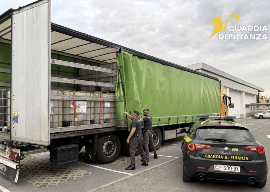 Benzina di contrabbando, sequestro Guardia di Finanza