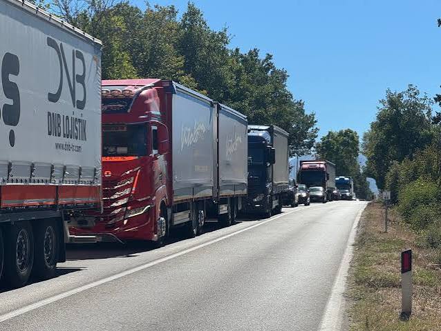 protesta tir nel salernitano insalata gratis 8216non la vendiamo8217 da Anteprima24.it protesta tir nel salernitano insalata gratis 8216non la vendiamo8217