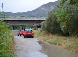 La lite davanti al bar e il 43enne trovato nel fiume: un giovane indagato