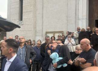 “Te ne vai e porti via i miei sogni”: lo straziante addio a mamma Giovanna e il suo piccolo