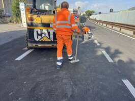 Salerno, un altro incidente sul lavoro: operaio travolto da auto in via Brun