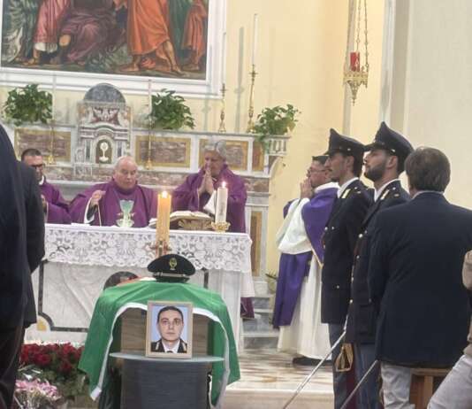 “Non è accettabile morire in servizio, lo Stato c’è”: l’addio all’Agente Villani