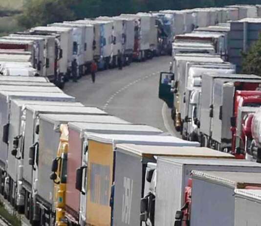 Rimossi nella notte i blocchi stradali dei tir in Campania