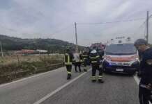 Auto fuori strada, si ribalta dopo una serie di impatti: ferito il conducente Incidente Casale Maccabei 2026